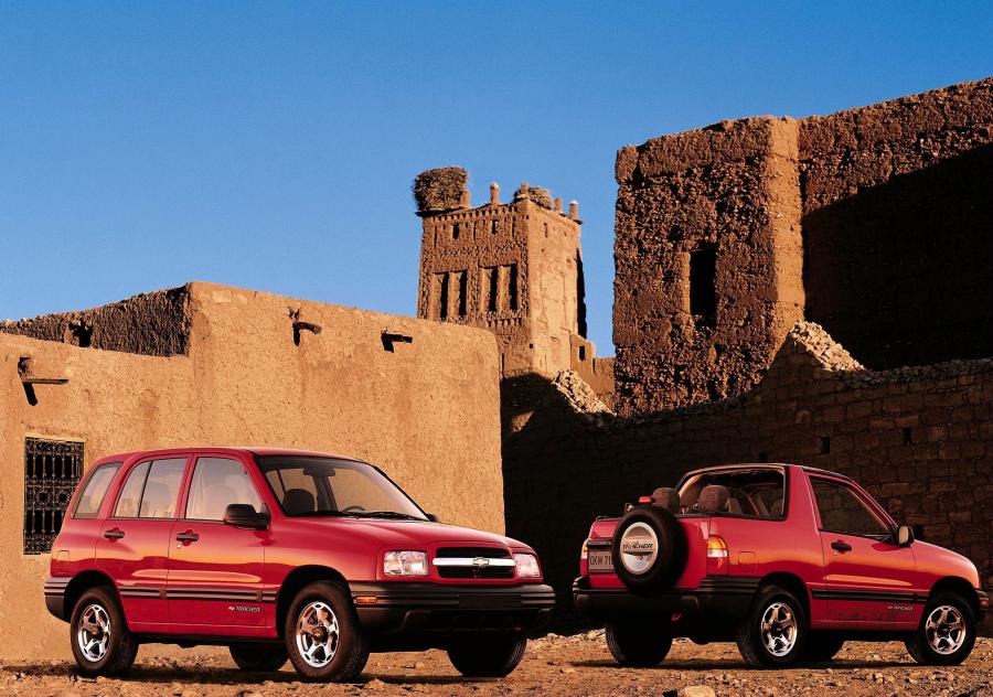  Chevrolet Tracker 2000 года  (фото 18 из 29)